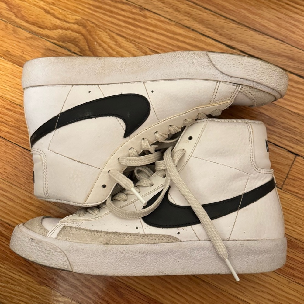 Nike Blazer Mids - image 2